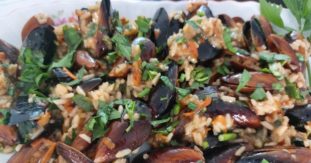 A festa da Bulgária: Para alguns deliciosos mexilhões com arroz e uma maravilhosa manja magra de verão da vila de Selce