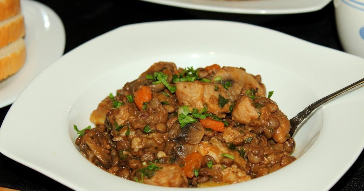 Lentilhas com carne de porco e cogumelos