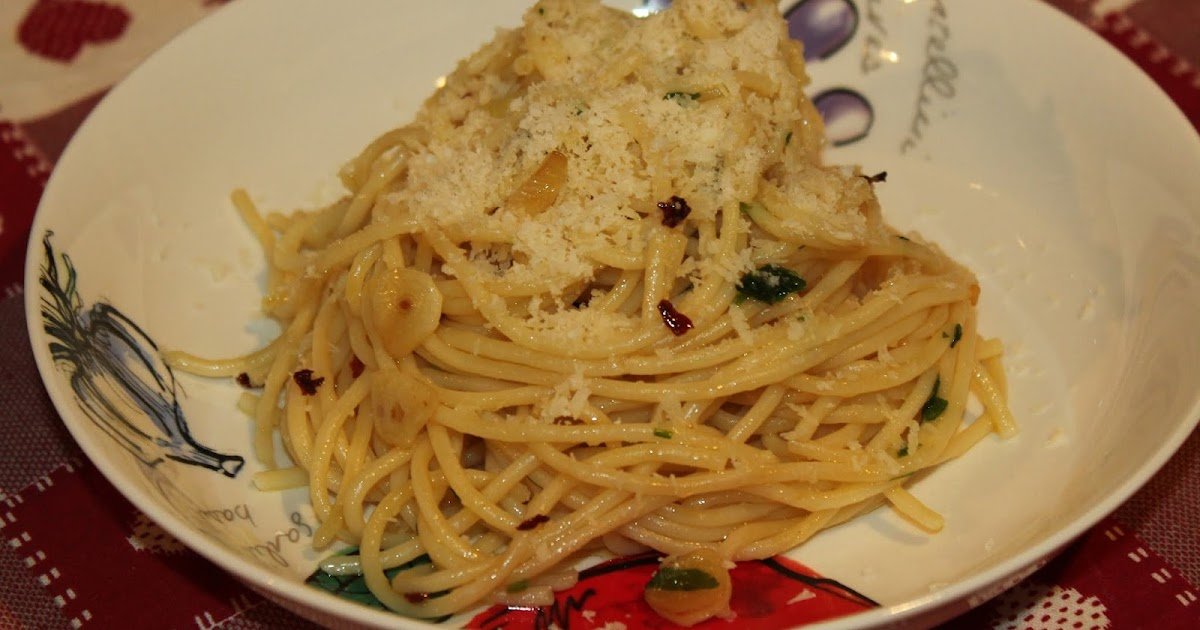 Espaguete com alho e azeite (Spaghetti aglio e olio)