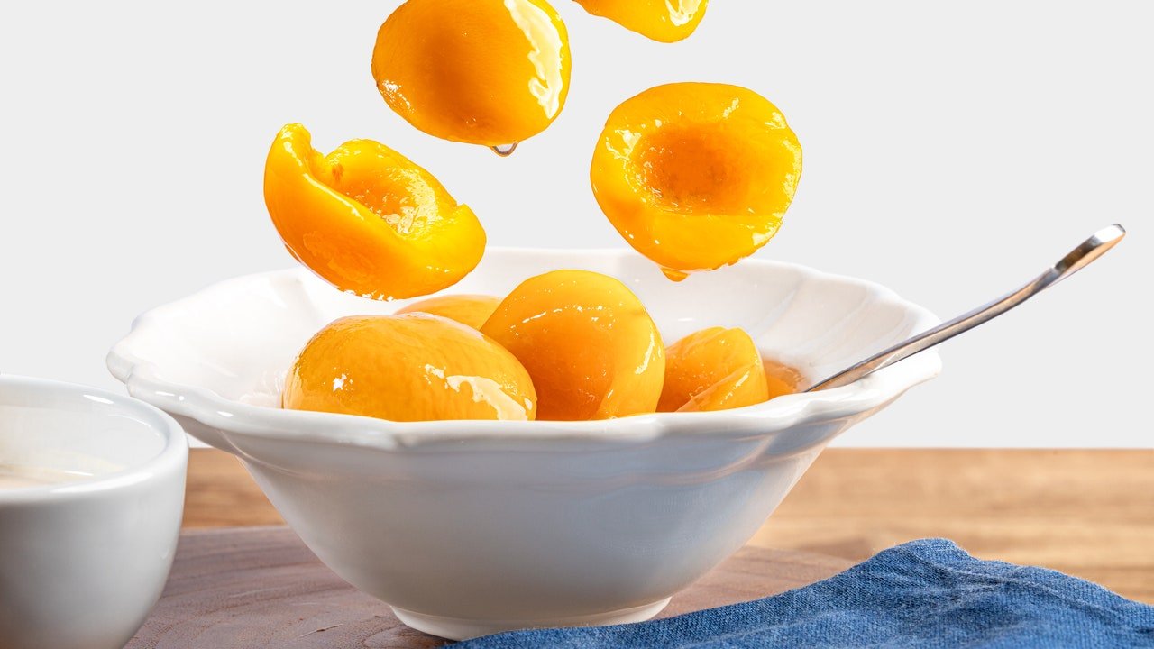 Como fazer pêssegos em calda em casa