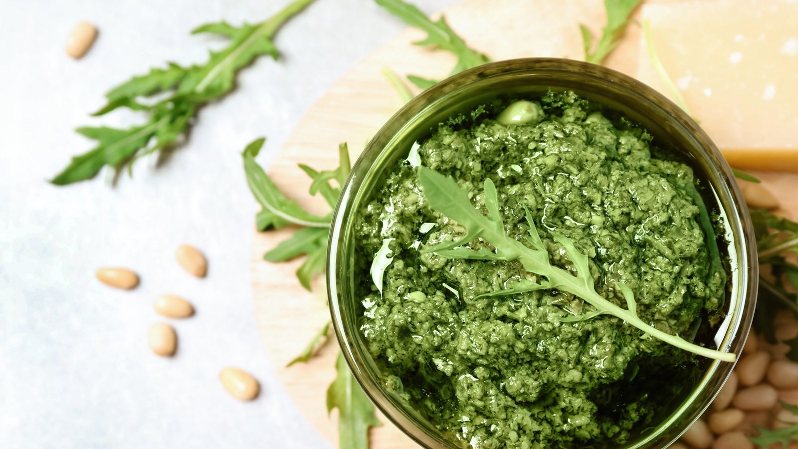 Pesto de rúcula, para temperar macarrão ou para barrar no pão
