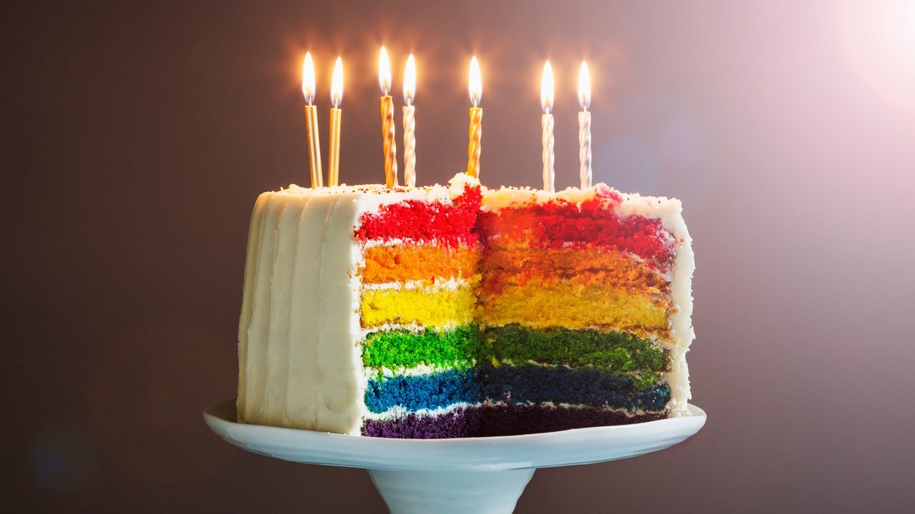 Bolo de aniversário fácil? Aqui estão 4 ideias boas e pitorescas