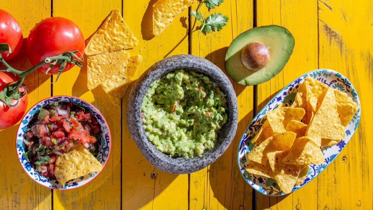 Guacamole de estilo italiano, perfeito com um toque mediterrâneo