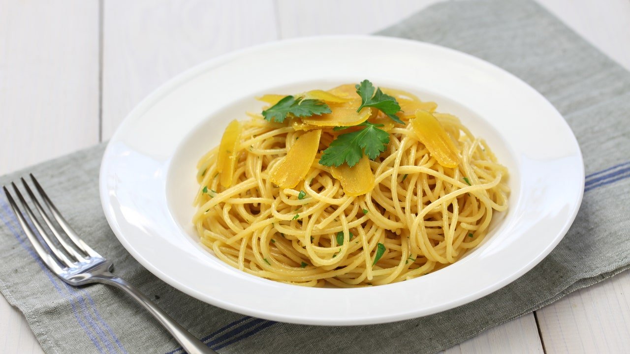 Espaguete com bottarga: a receita da Sardenha com verdadeira tainha bottarga