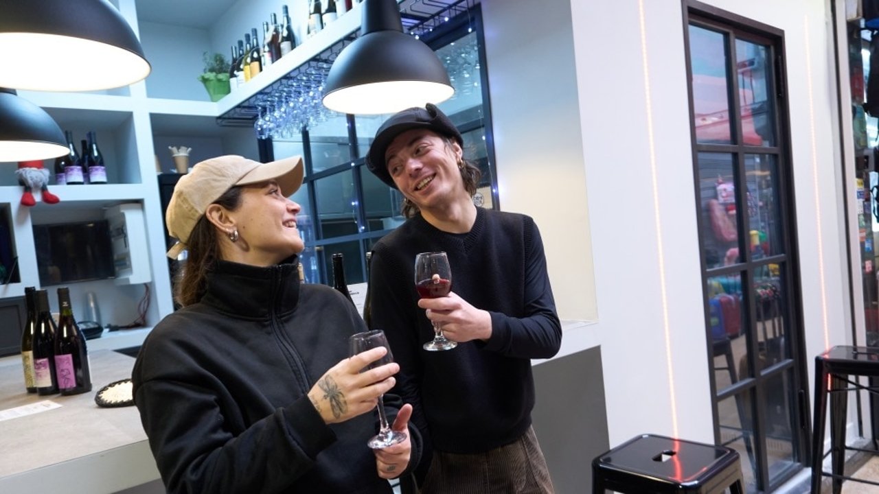 O chef e o produtor musical abrem um bistrô em uma barraca do mercado local de Roma
