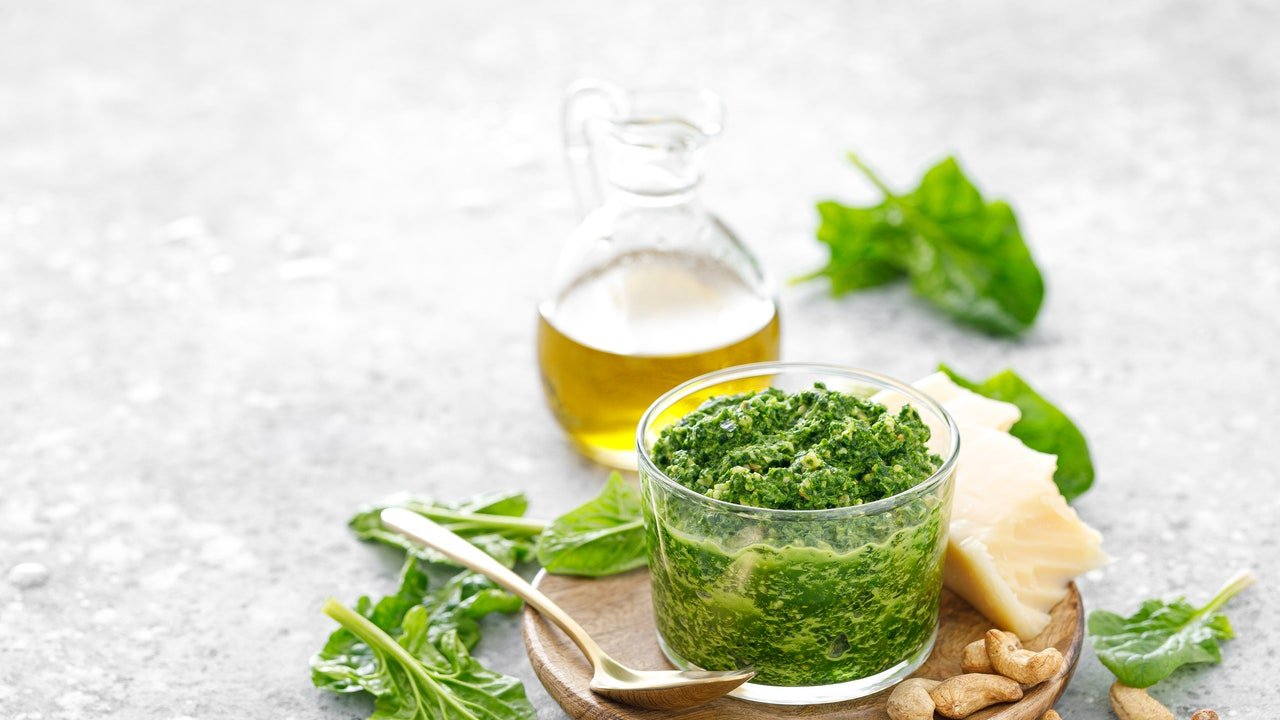 Como fazer pesto sem pinhão: aqui está o que você pode usar (e economizar dinheiro)