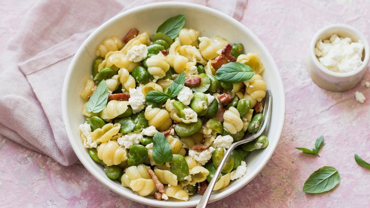 Macarrão com fava e bacon, a saborosa receita da primavera