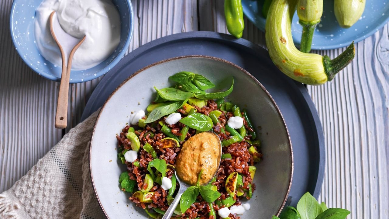 Arroz vermelho: 5 receitas e todos os segredos para aproveitá-lo no seu melhor