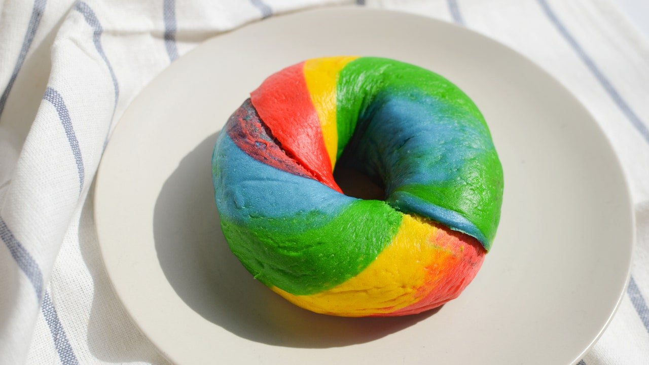 Um arco-íris suave: veja como fazer sanduíches coloridos
