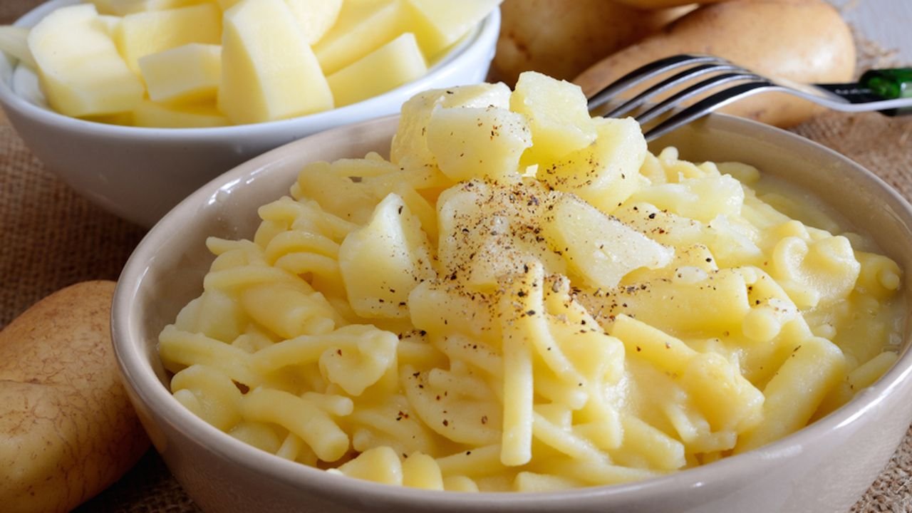 Macarrão, batata e provola, que delícia. A receita tradicional