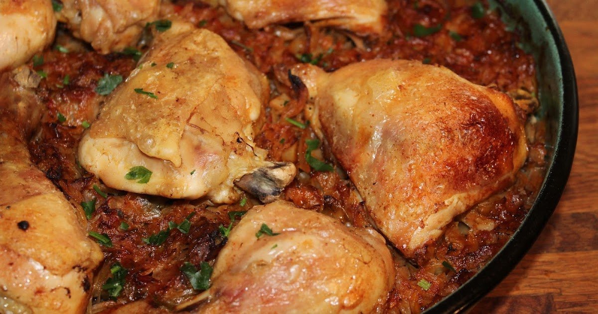 Frango com repolho fresco no forno
