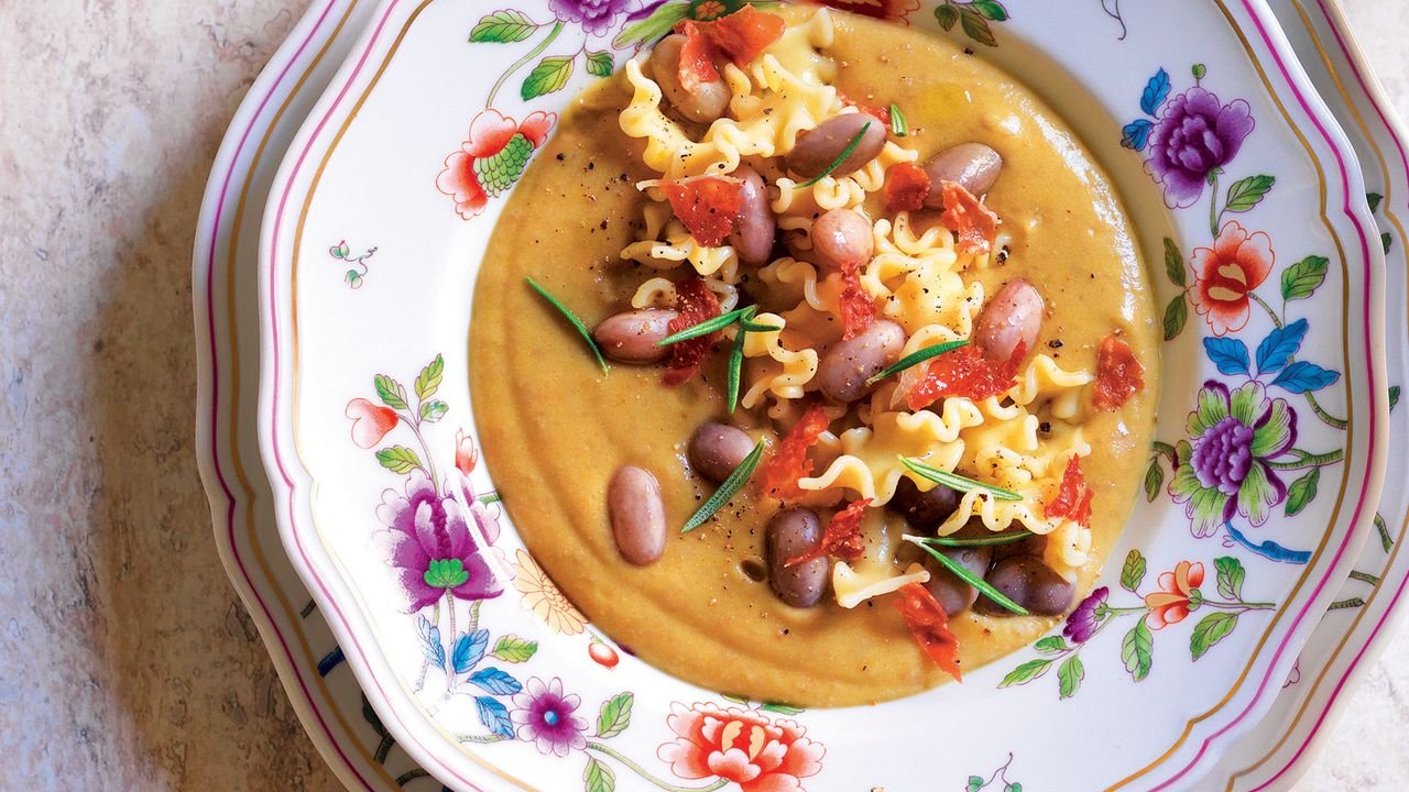 Massas e leguminosas? Boa ideia. 3 receitas clássicas e 3 variantes