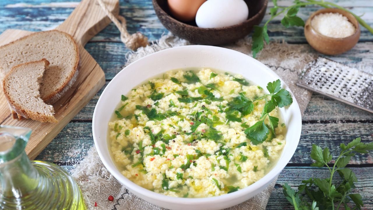 Stracciatella em caldo: a sopa de ovo tradicional