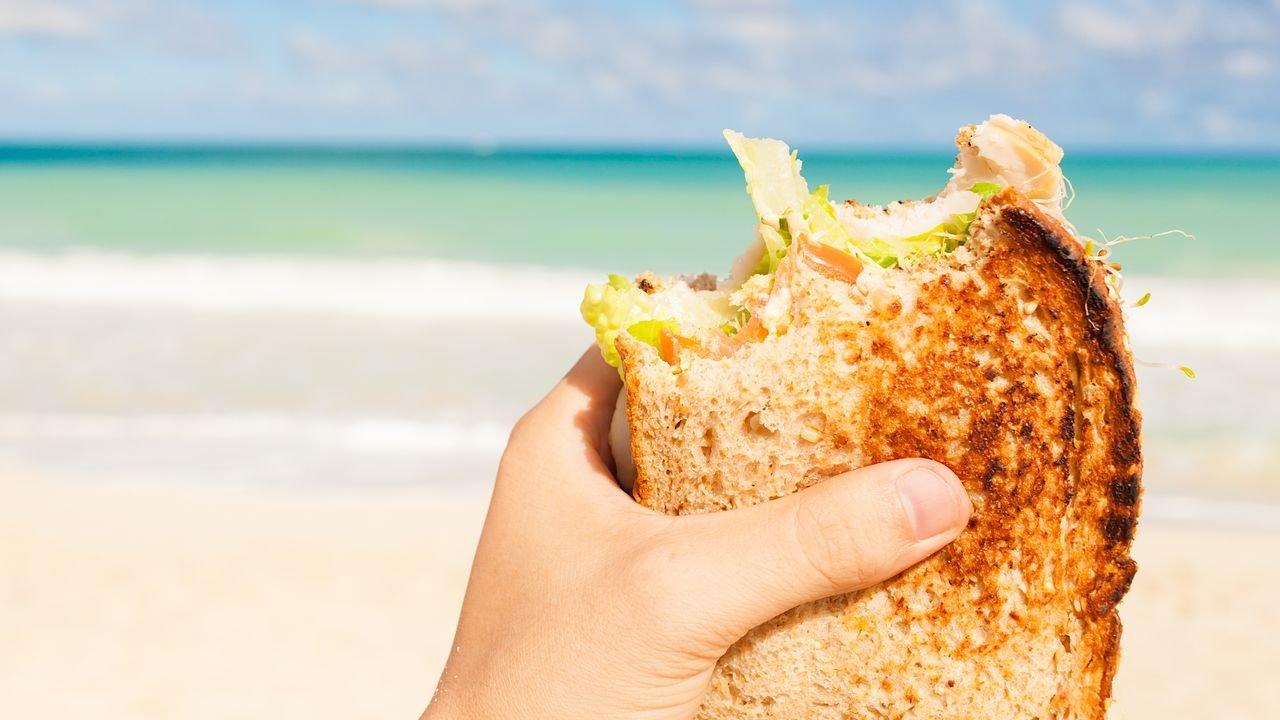 8 sanduíches originais para serem apreciados sob o guarda -chuva