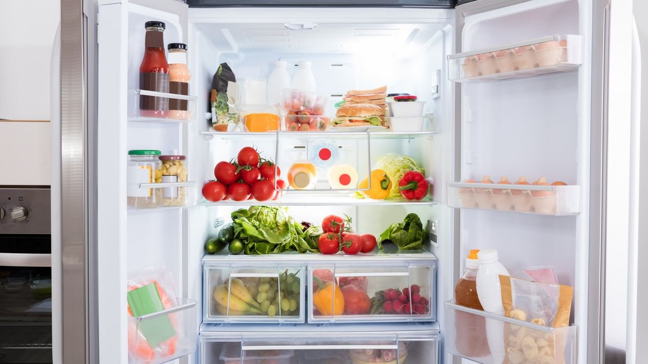 Como manter a comida na geladeira de verão