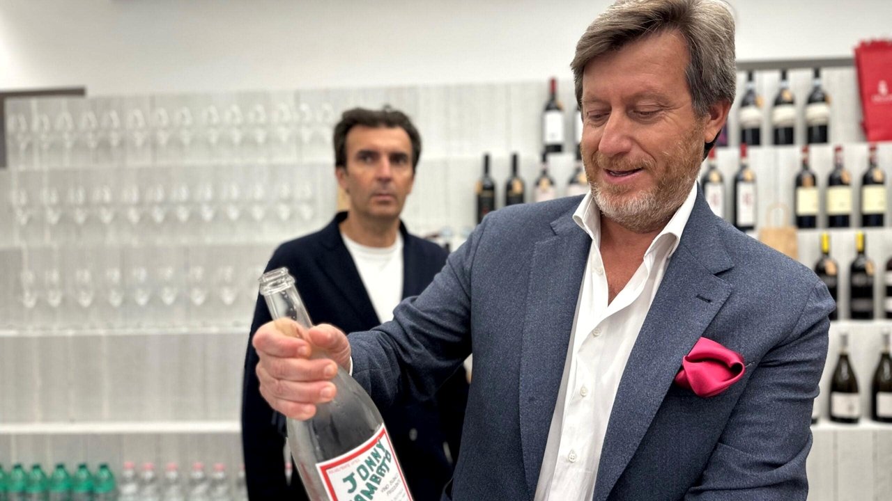 Dois gerentes abrem a loja de vinhos com o design mais particular de Roma