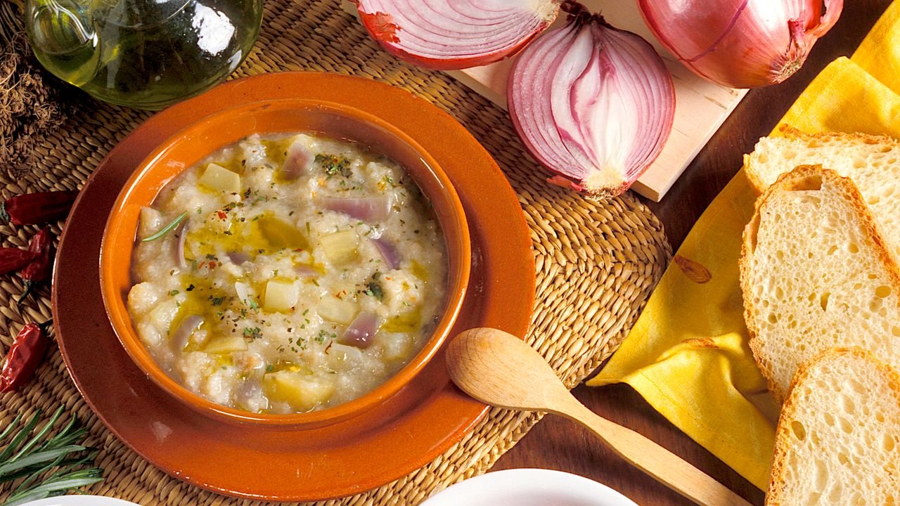 Licurdia, a sopa calabriana de cebola e caciocavallo
